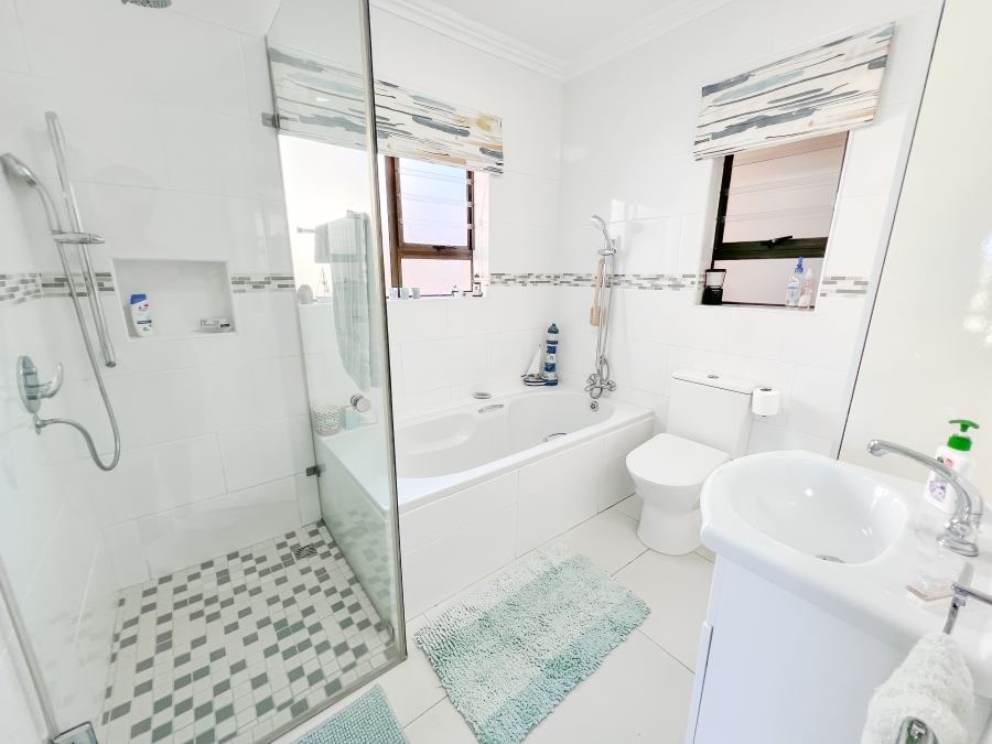 4 Bedroom Property for Sale in Keurbooms River Western Cape